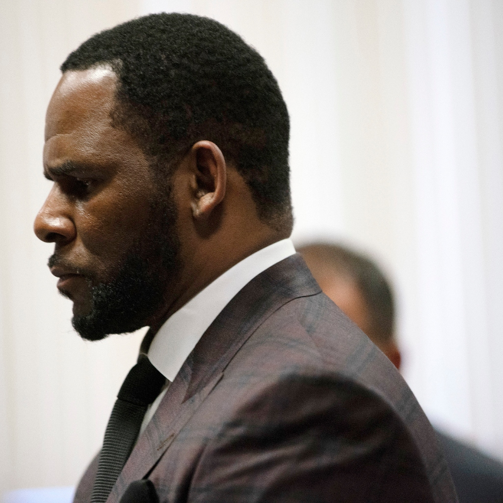 Στο νοσοκομείο ο R. Kelly μετά από υπερβολική δόση φαρμάκων - Του τα έδωσε το προσωπικό ασφαλείας, κατέθεσε ο δικηγόρος του