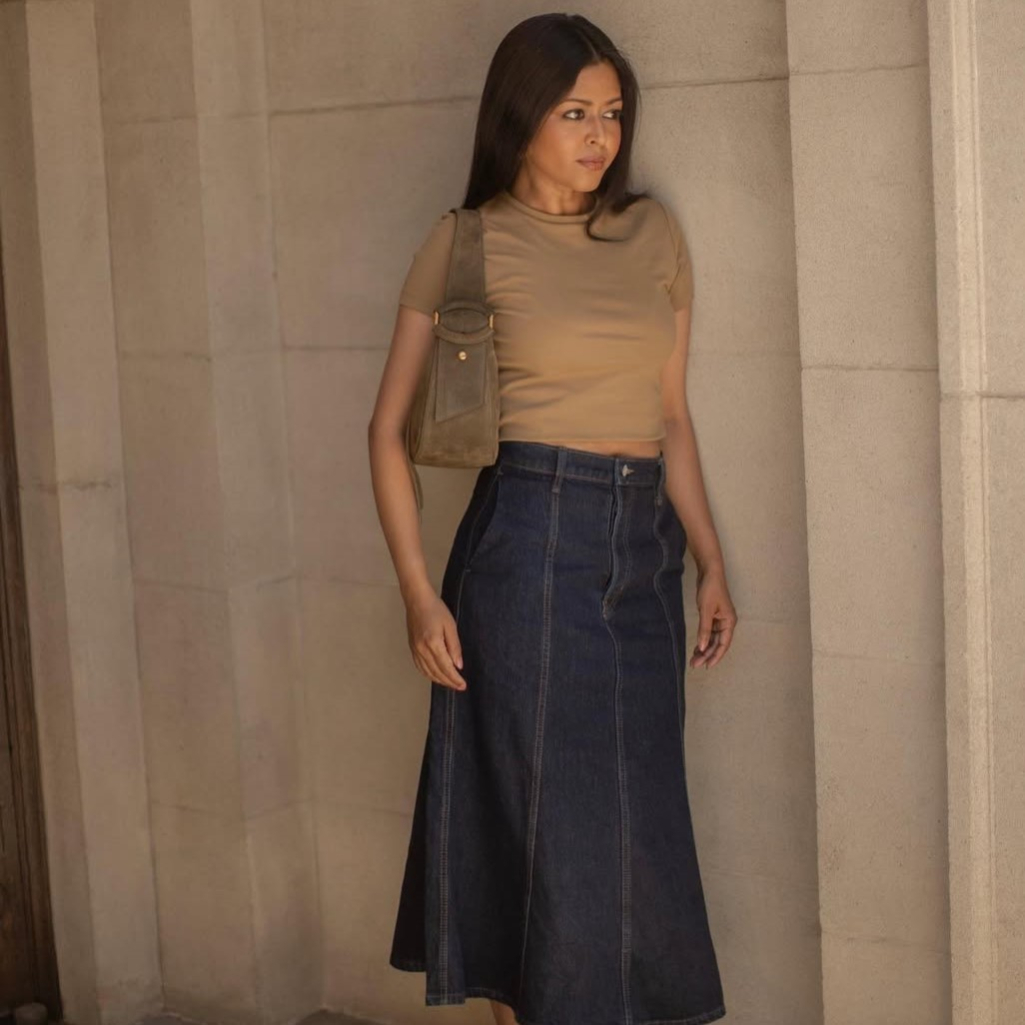 5 styling tips για να φορέσεις τη midi φούστα με στιλ, αν είσαι petite