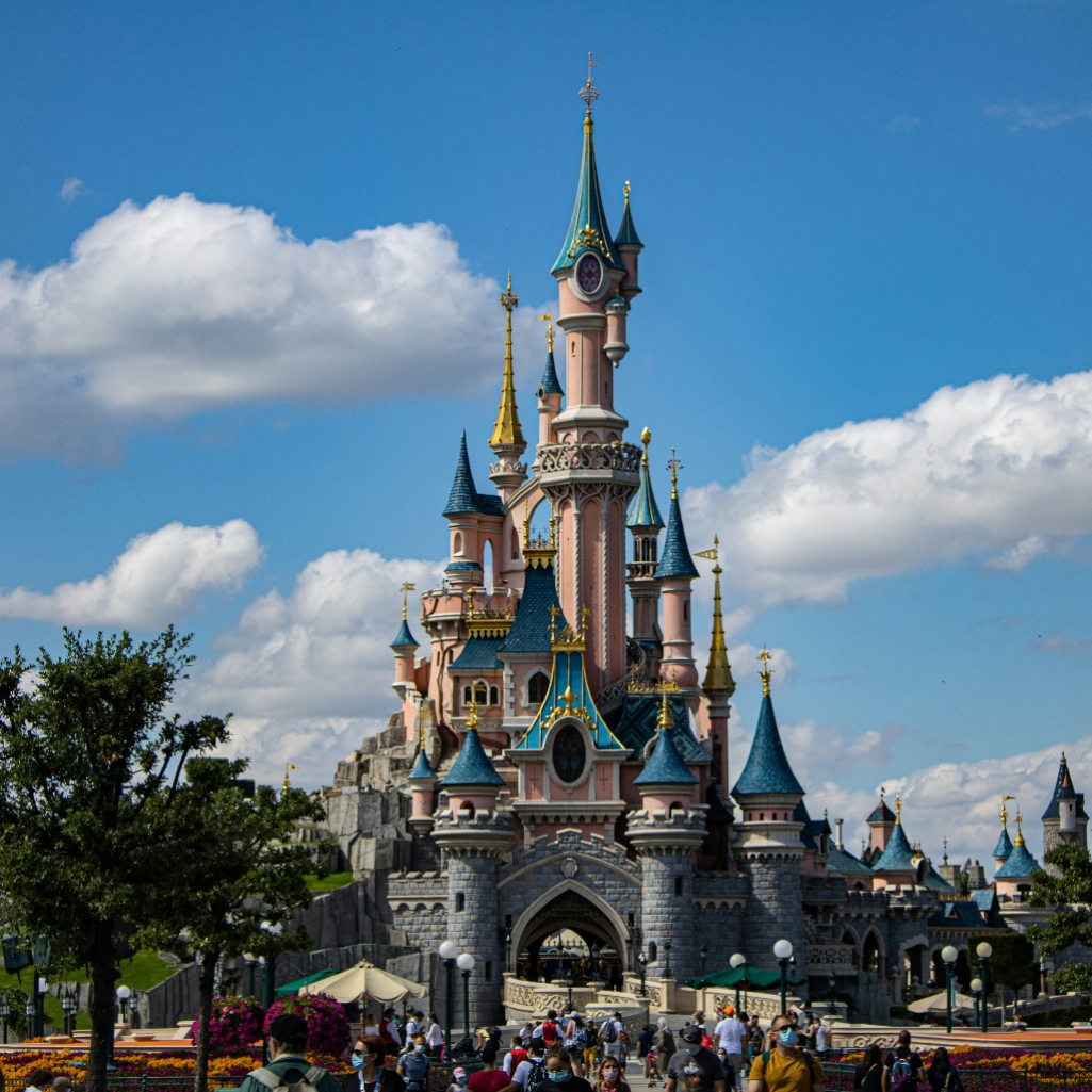 Disneyland Paris: Βρετανός επιχείρησε ψεύτικο «γάμο» με 9χρονη μπροστά σε εκατοντάδες καλεσμένους