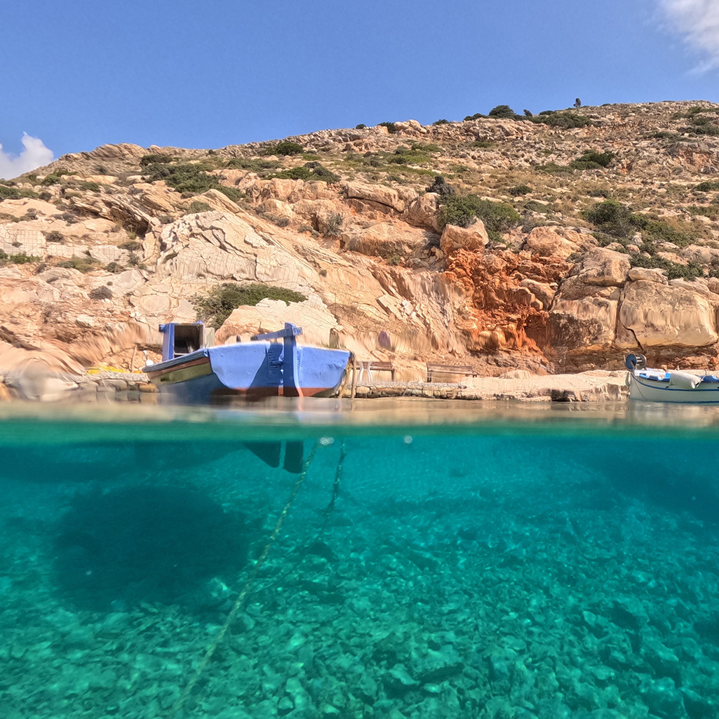 Αυτό το νησί των Μικρών Κυκλάδων προτείνει η Daily Mirror