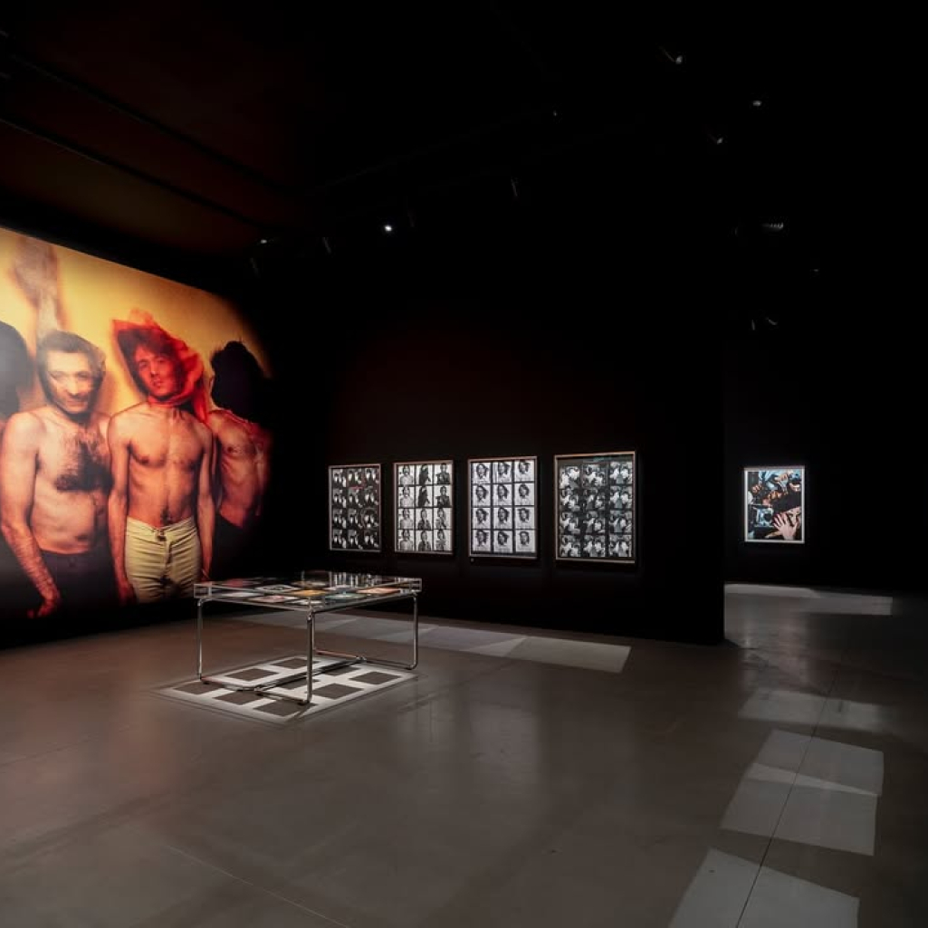 «David Bailey’s Changing Fashion»: Η επίδραση του Davin Bailey στη βιομηχανία της μόδας και τα εμβληματικά καρέ του σε μία έκθεση