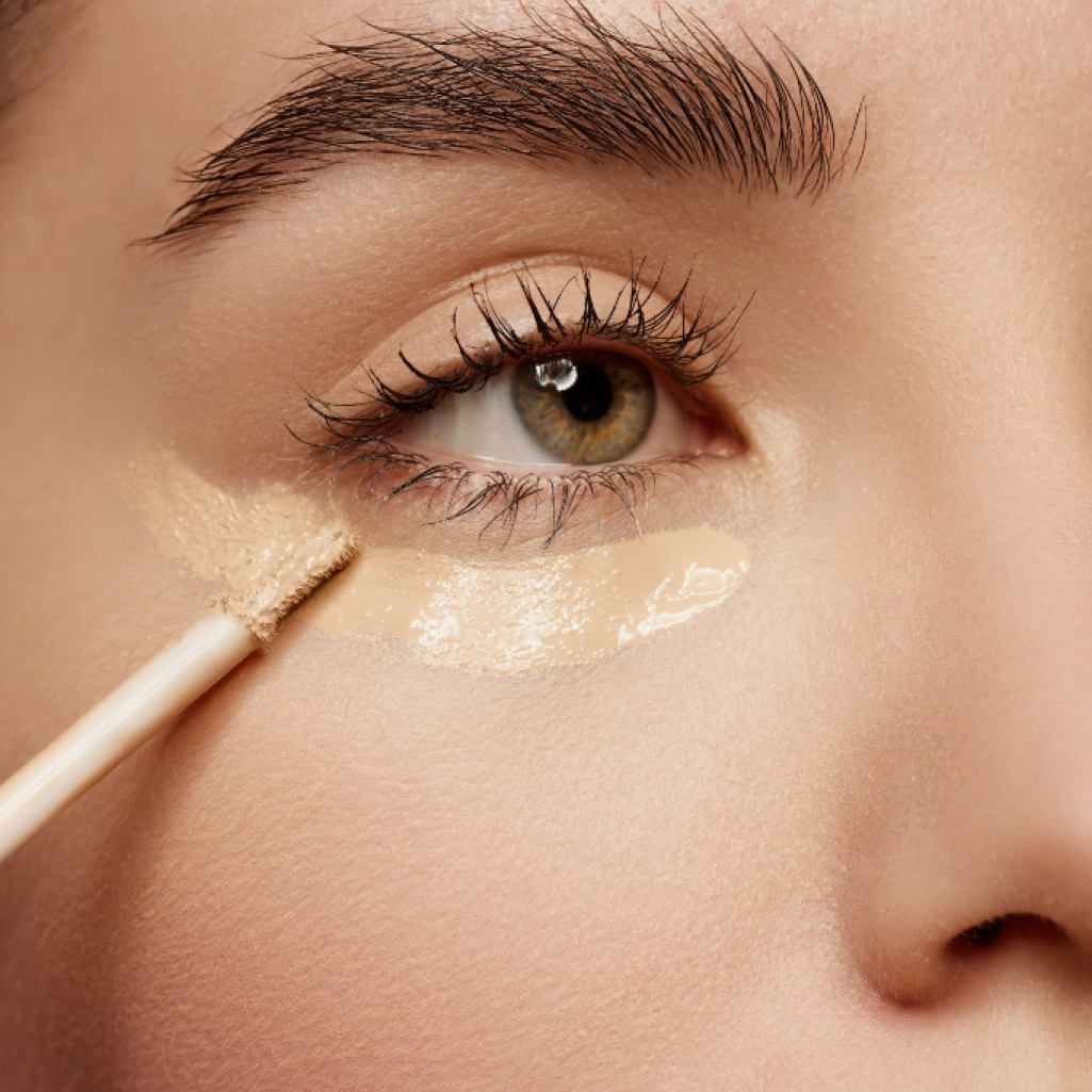 Φυσικό μακιγιάζ με concealer και bronzer: Η νέα ρουτίνα ομορφιάς που αναδεικνύει το πρόσωπό σας