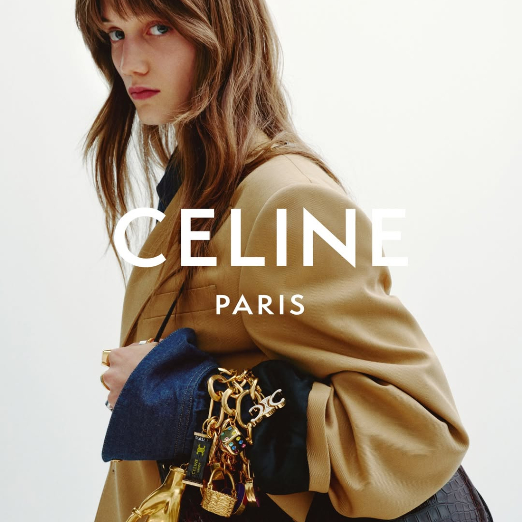 Celine: Η spring collection 2026 του Μάικλ Ράιντερ έφερε τον δυναμισμό και τη νοσταλγία των '80s στο σήμερα