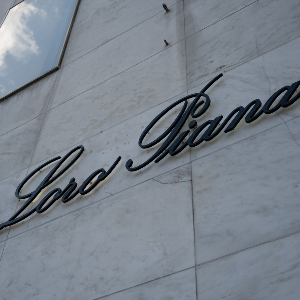 Σκάνδαλα στη μόδα: Το πολυτελές brand Loro Piana στο μικροσκόπιο λόγω υποψίας εκμετάλλευσης εργαζομένων