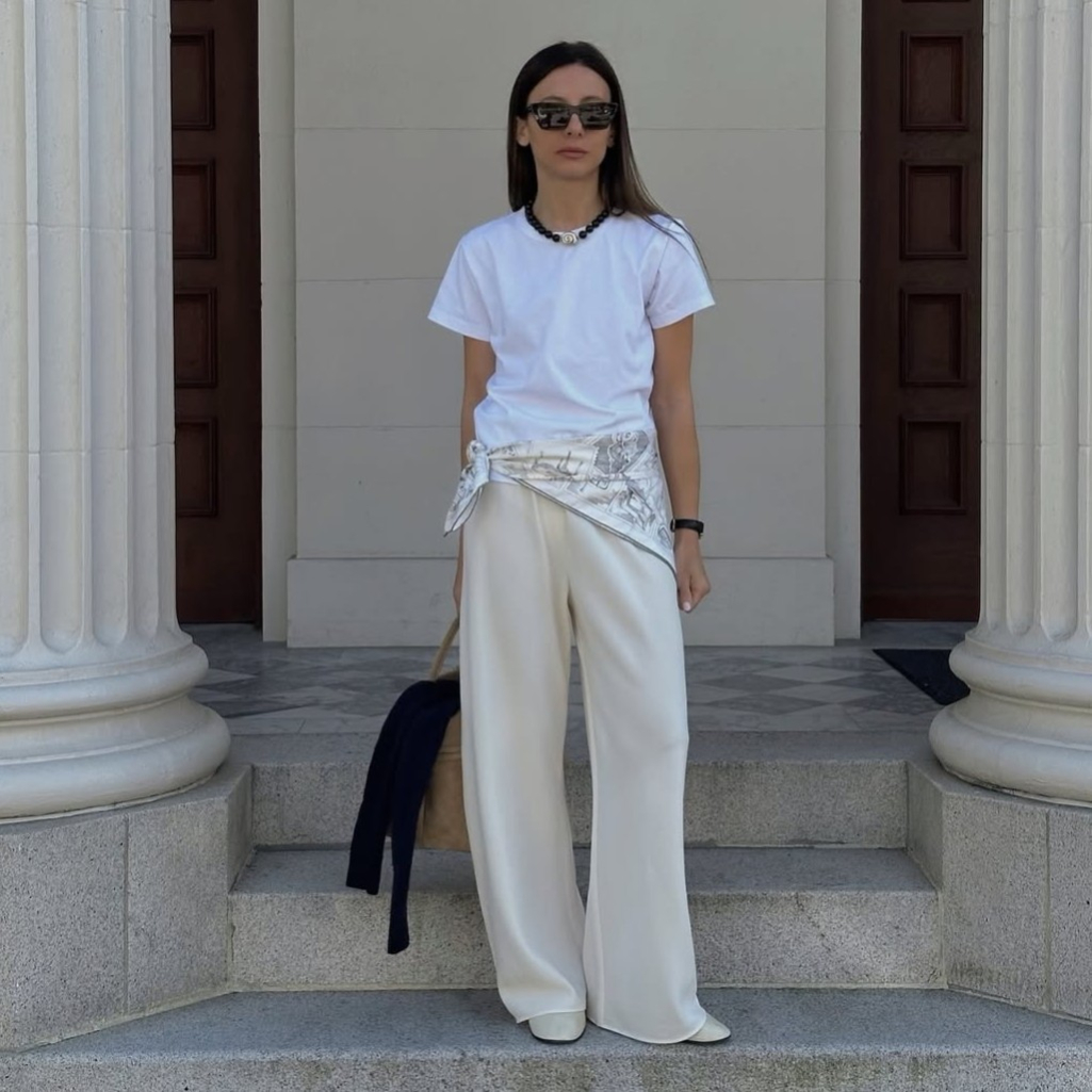 To αξεσουάρ που θα κάνει το καλοκαιρινό basic t-shirt και το παντελόνι σου να δείχνει elegant 