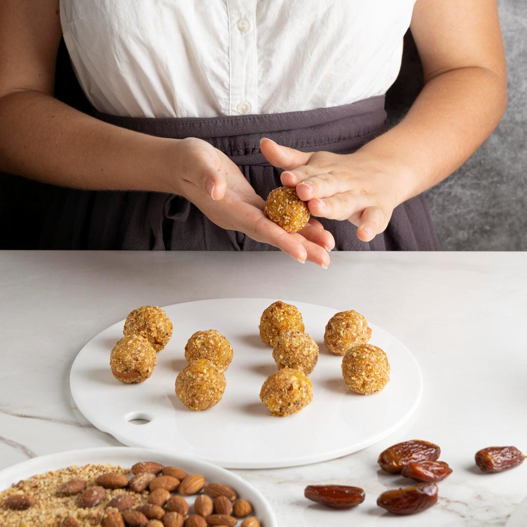 Φτιάξε τις πιο δροσιστικές energy balls με φυσικά υλικά και χωρίς ζάχαρη