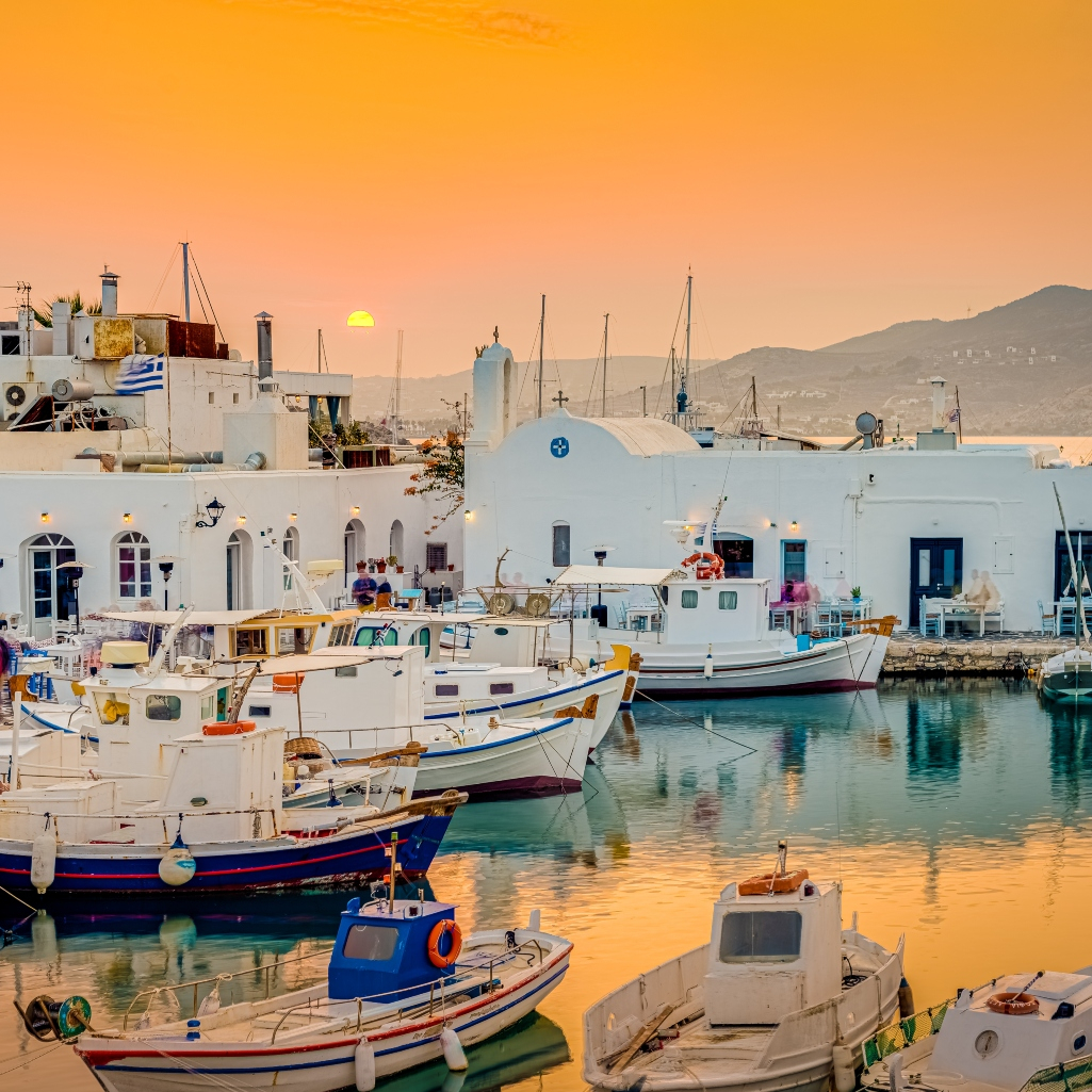 Η κυκλαδίτικη ομορφιά της Πάρου διατηρεί τη γοητεία της στο πέρασμα του χρόνου