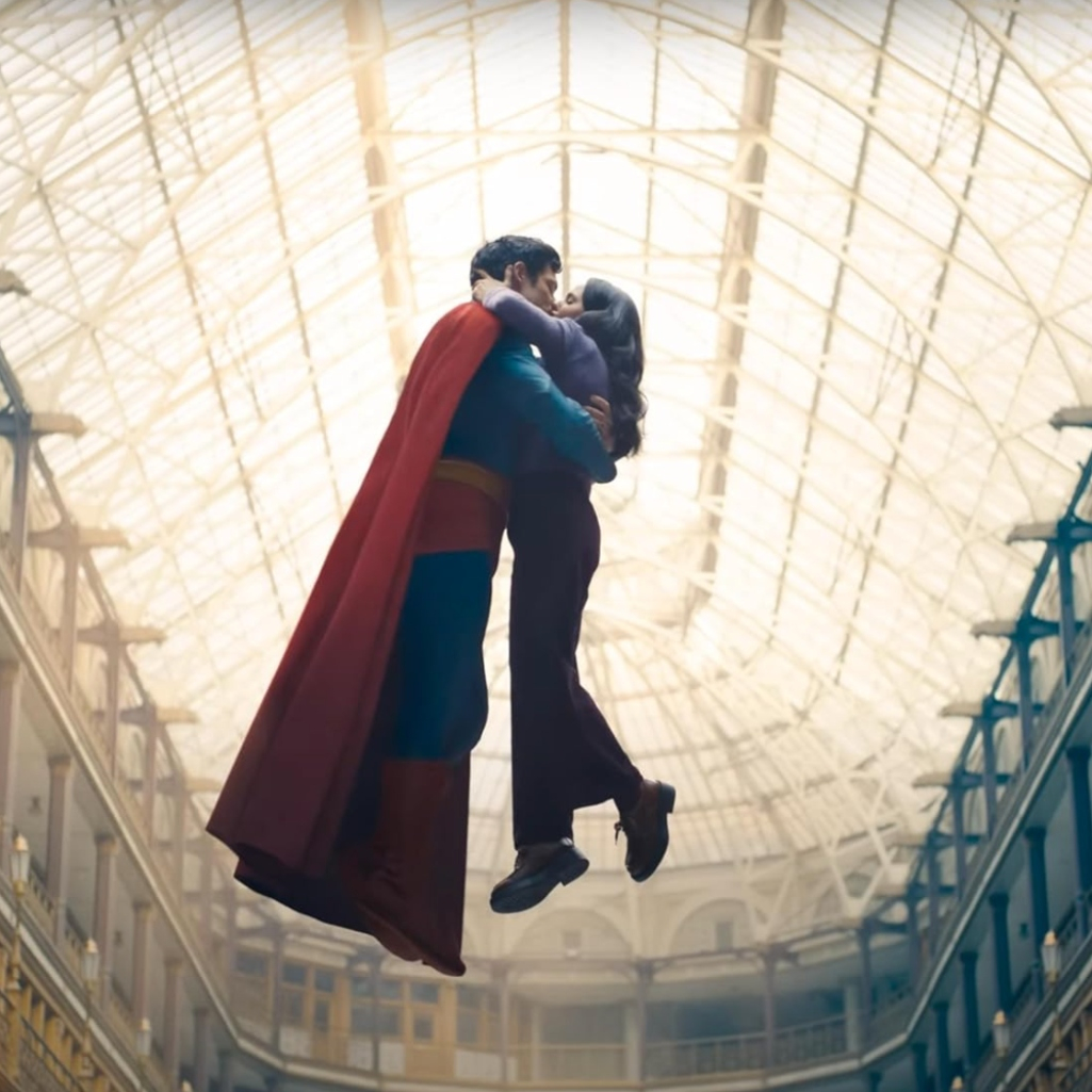 Στην Ινδία αφαίρεσαν το φιλί από την ταινία Superman, αλλά η βία και η σεξουαλική κακοποίηση στις ινδικές ταινίες επιτρέπονται κανονικά