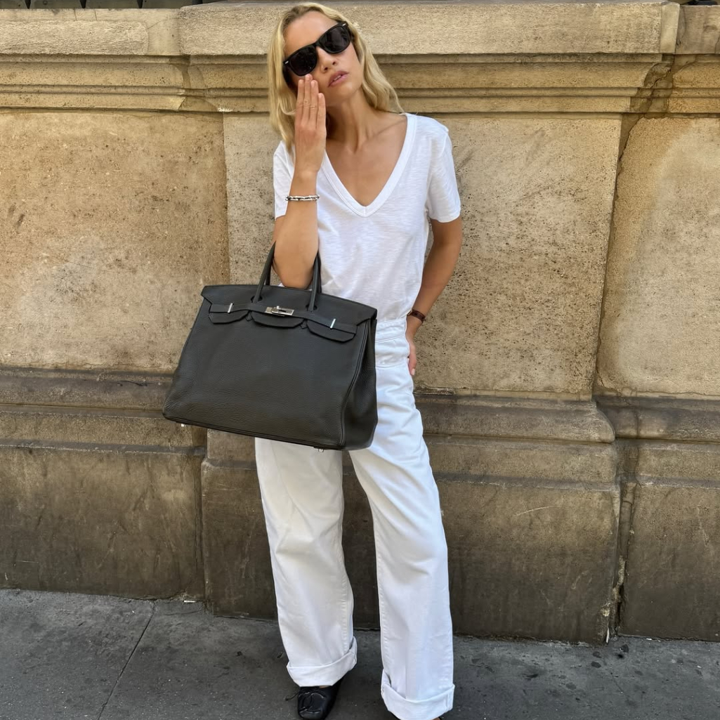 Η μικρή λεπτομέρεια στα outfits των κομψών γυναικών που δίνει ένα άνετο twist σε κάθε look 