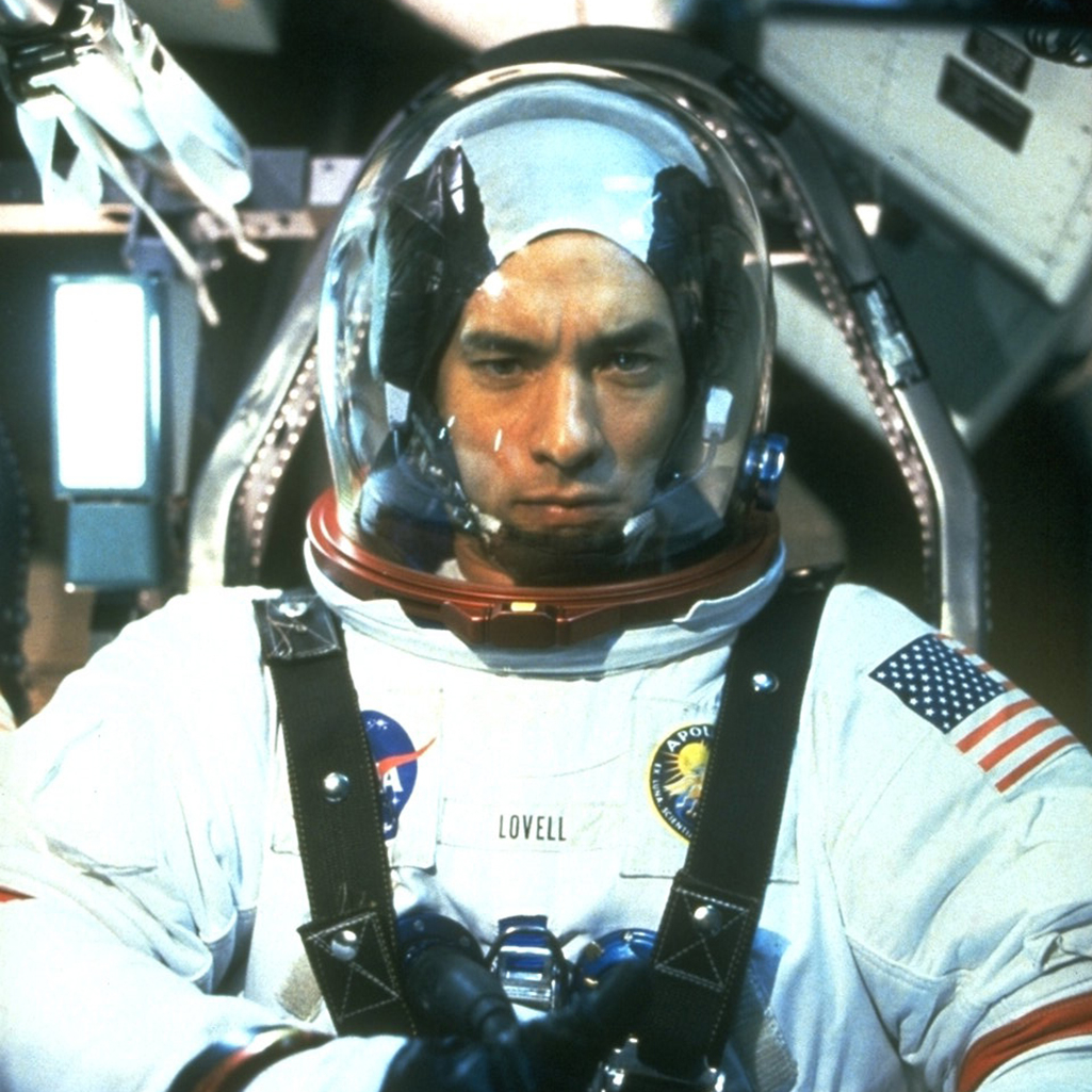 Ο Τομ Χανκς αποχαιρετά τον κυβερνήτη του Apollo 13, Τζιμ Λόβελ 
