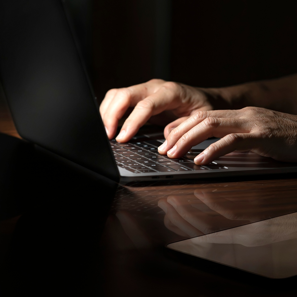Revenge porn: Στη Λαμία, 51χρονος έπεσε θύμα της πρώην συζύγου και της πεθεράς του