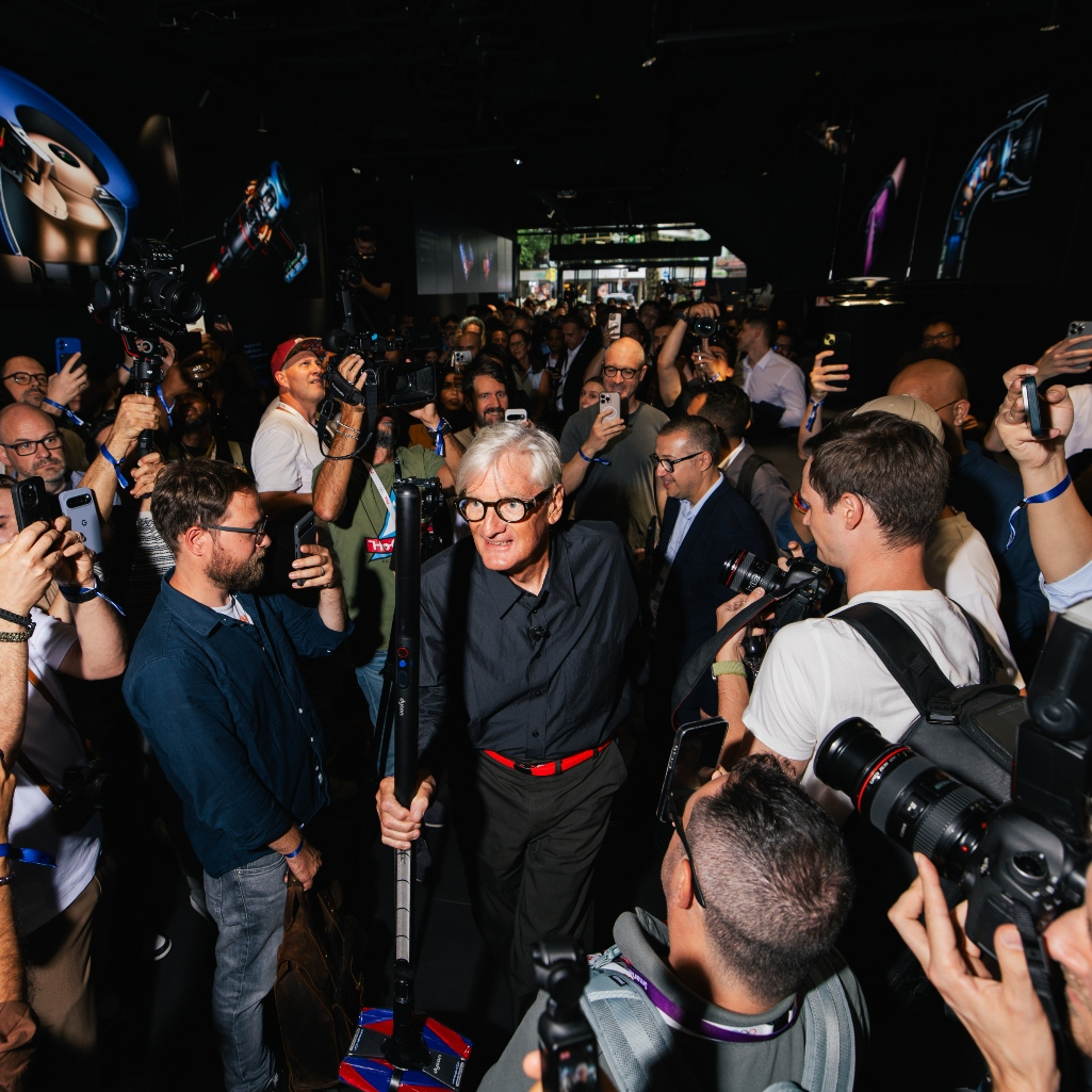 O James Dyson αποκαλύπτει την επόμενη γενιά τεχνολογίας στο Βερολίνο