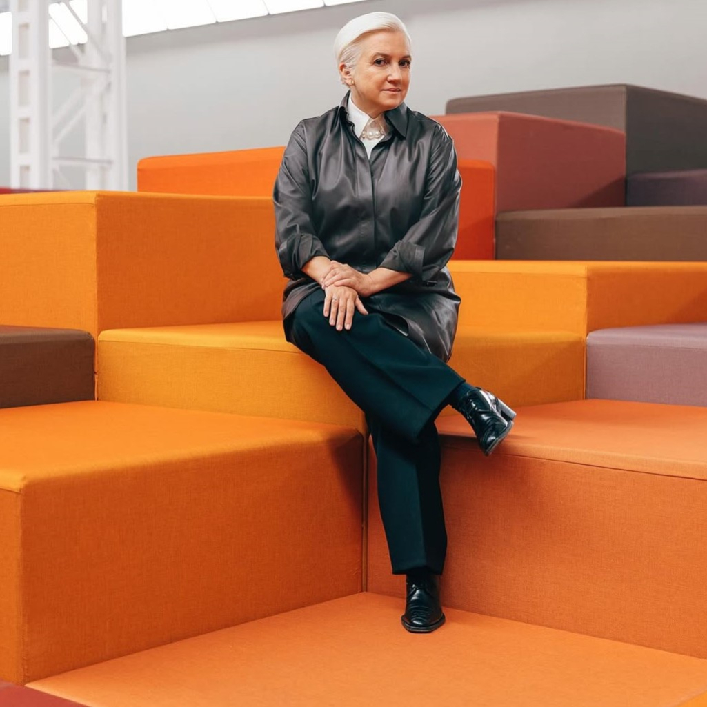 Fendi: Η Silvia Venturini Fendi αποχωρεί από τον δημιουργικό της ρόλο – Τι σηματοδοτεί αυτή η ιστορική στιγμή για τον οίκο