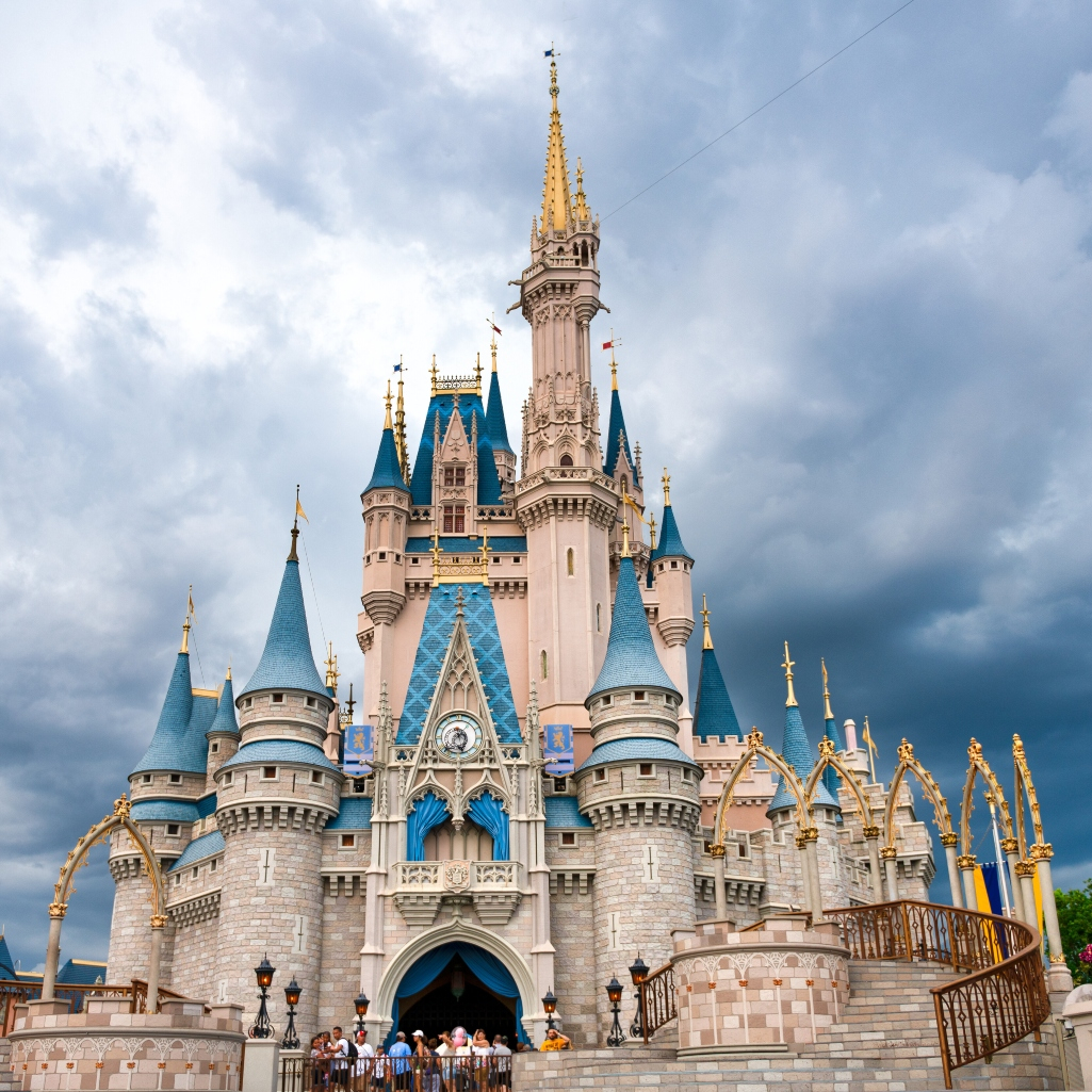 Το παραμυθένιο κάστρο της Σταχτοπούτας στο Disney World αλλάζει χρώμα - Η απόφαση για τη μεγάλη αλλαγή