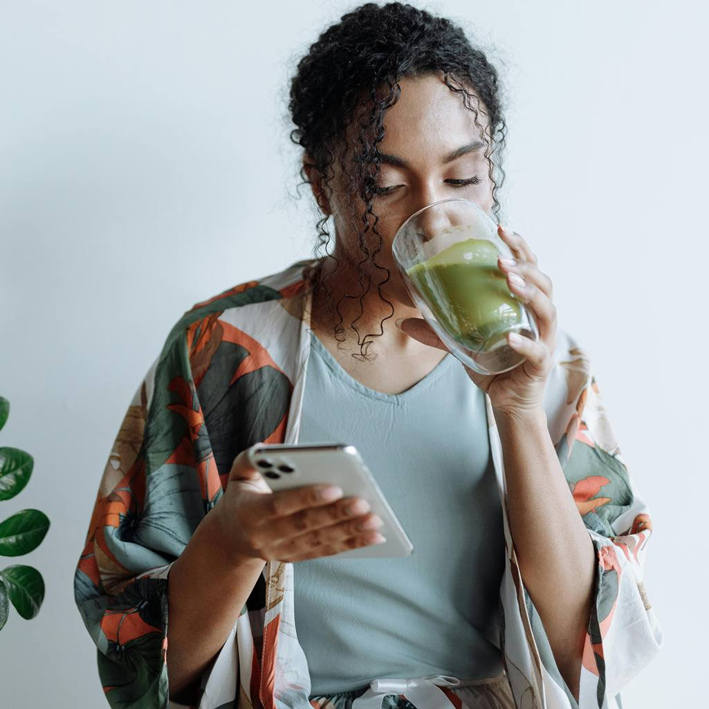 Πίνεις τακτικά matcha τσάι; Να πώς επηρεάζονται τα επίπεδα σιδήρου σου