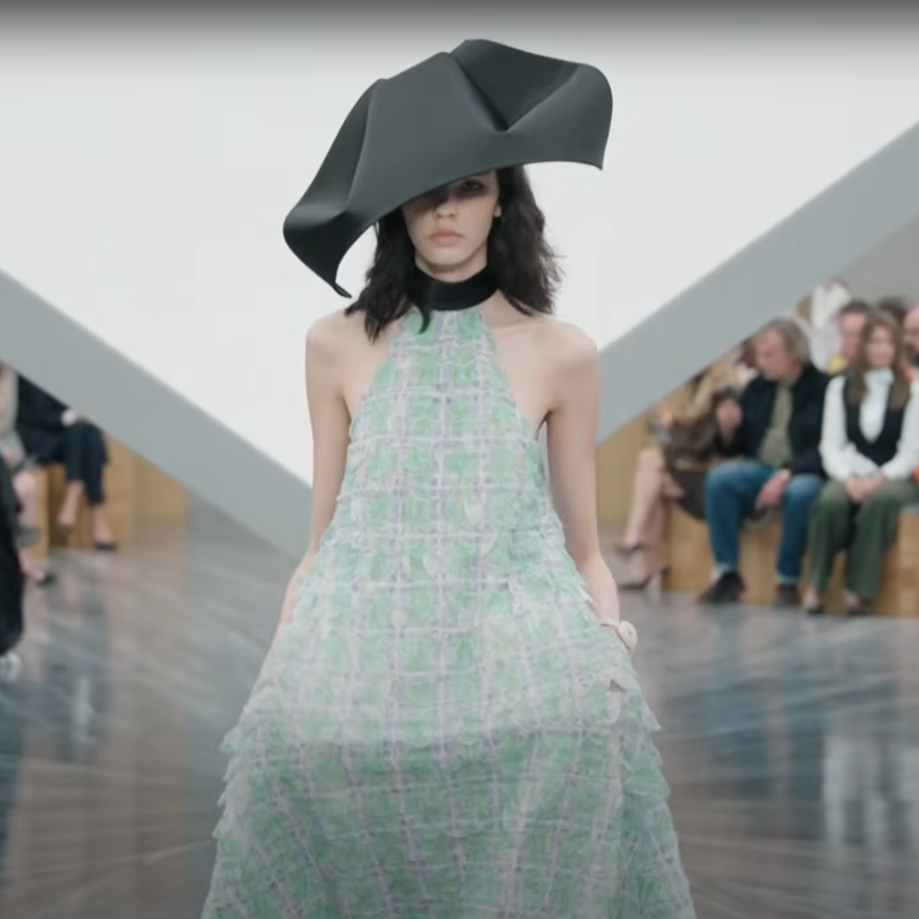 Dior: Ένα ποίημα του Λόρδου Μπάιρον και μια συλλογή ύμνος στη γυναικεία ομορφιά – Δεν περιμέναμε κάτι λιγότερο από τον Jonathan Anderson