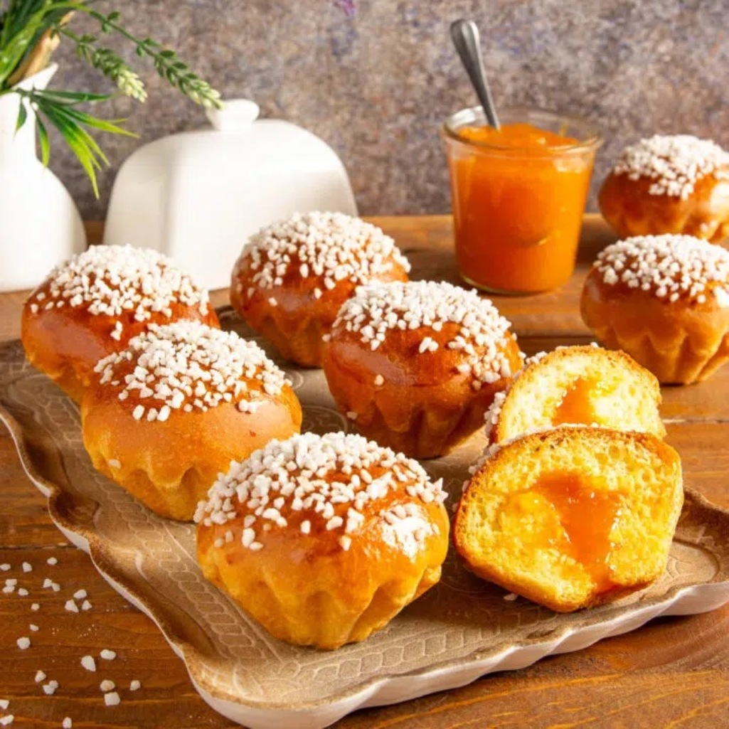 Αφράτα βουτυράτα μπριός με μαρμελάδα