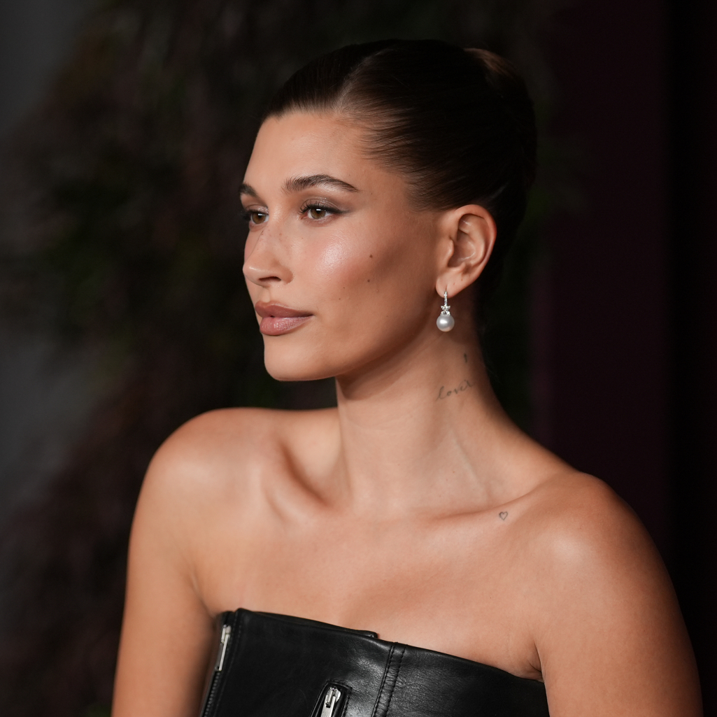 H Χέιλι Μπίμπερ με total leather είναι η επιτομή του sexiness – Πώς θα αντιγράψεις το look της