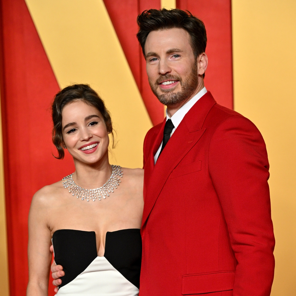 Ο Κρις Έβανς και η Άλμπα Μπαπτίστα έγιναν γονείς για πρώτη φορά