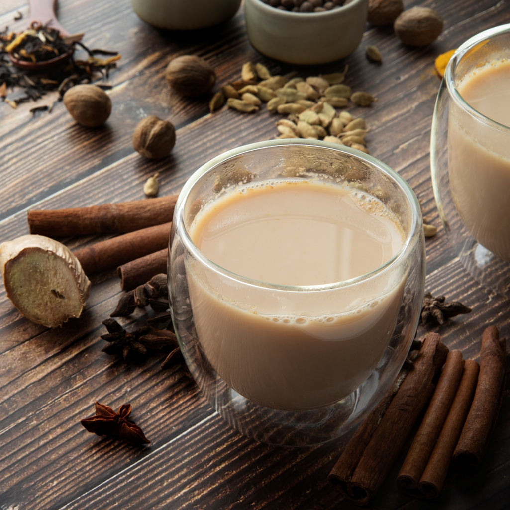 Chai Latte: Η συνταγή για το πιο αρωματικό τσάι που έχεις ποτέ δοκιμάσει
