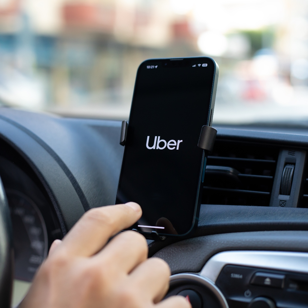 Η Uber φέρνει στην Ελλάδα ταξί για κατοικίδια