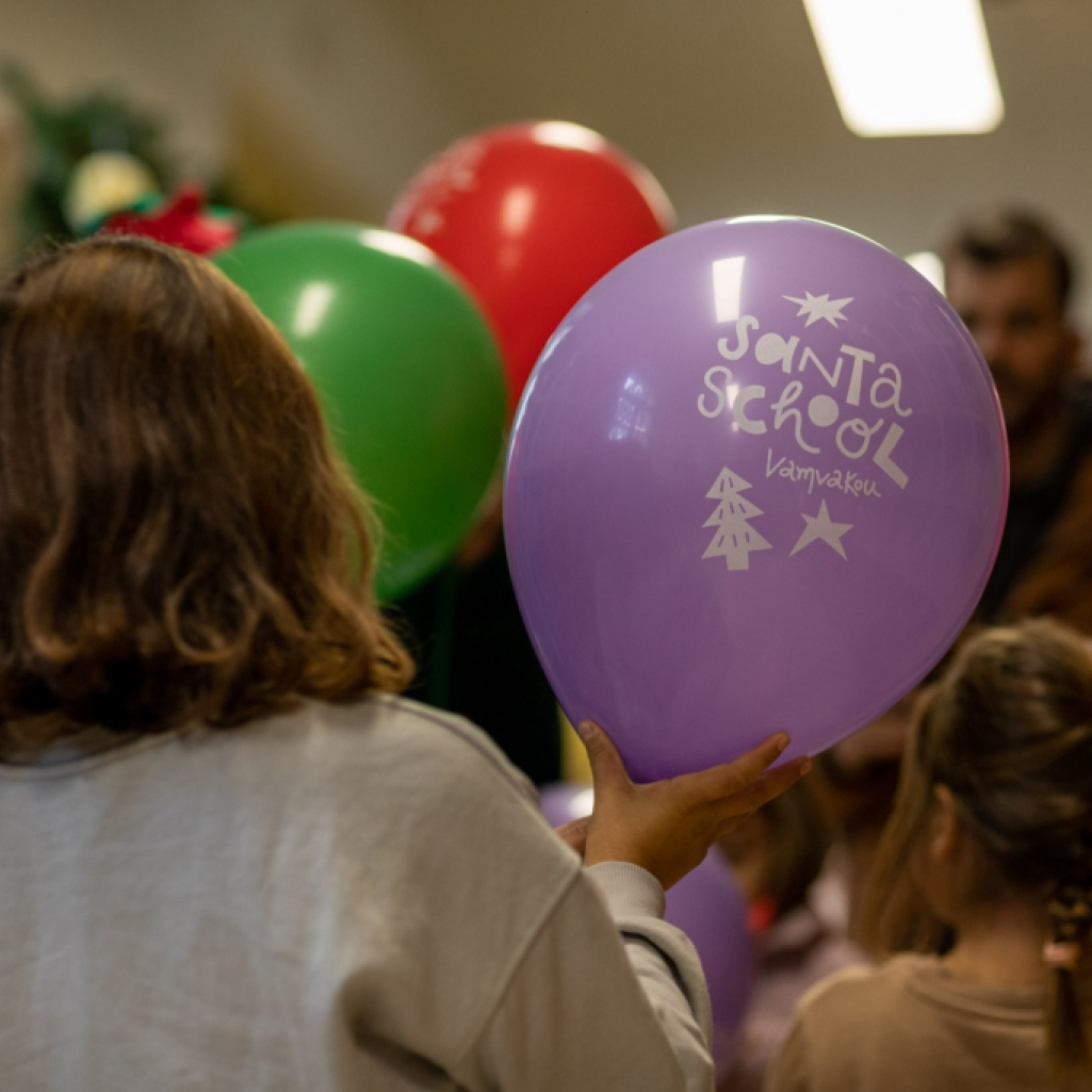  Το Vamvakou Santa School ζωντανεύει & τα Χριστούγεννα «ανάβουν» με τον Πάνο Μουζουράκη!