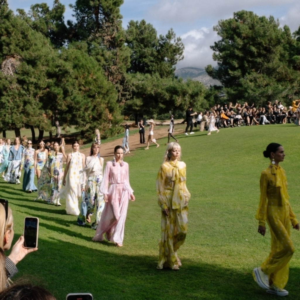 Glo up like a pro in fashion: Μαζί με τo glo στο Zoulias Fashion Show!