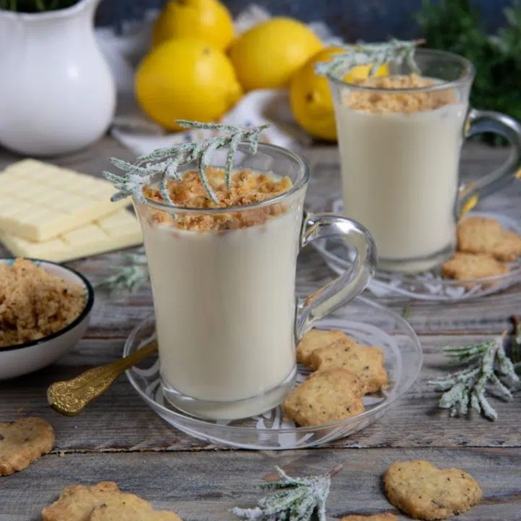 Λευκή σοκολάτα με crumble λεμονιού και δεντρολίβανου – Η απόλυτη χειμωνιάτικη συνταγή