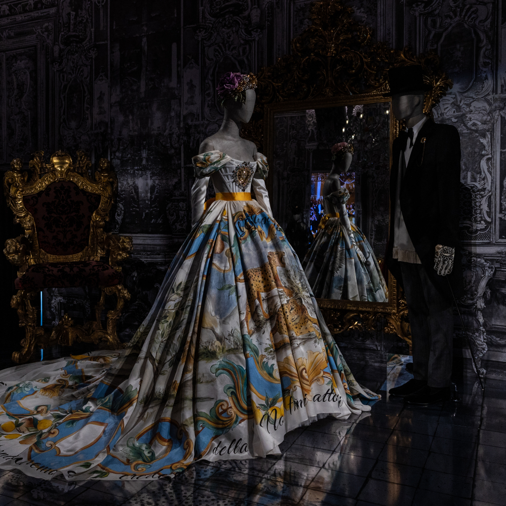 «From the Heart to the Hands: Dolce&Gabbana»: Ένα ταξίδι στα μονοπάτια του οίκου, μέσα από τη μόδα, τον χρόνο και την τέχνη