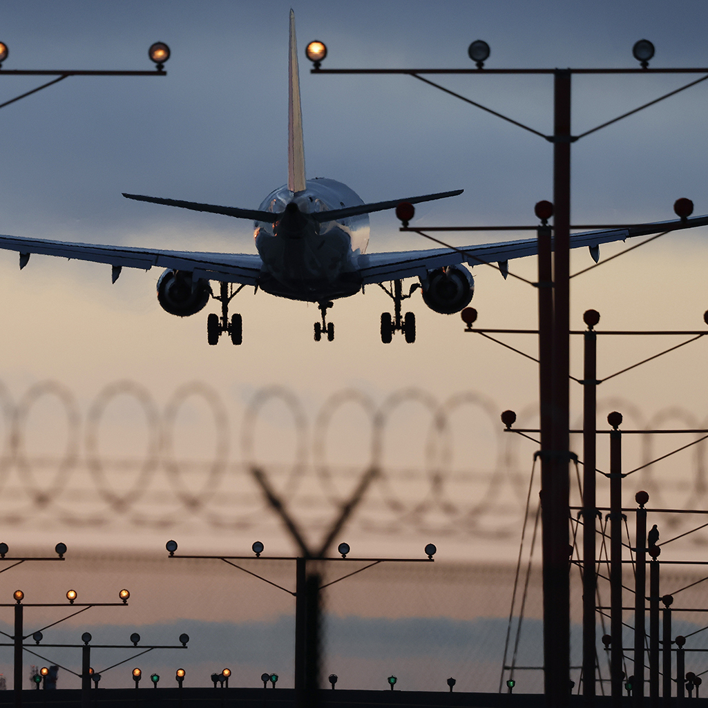 Ακυρώνονται εκατοντάδες πτήσεις στις ΗΠΑ λόγω περικοπών πτήσεων 