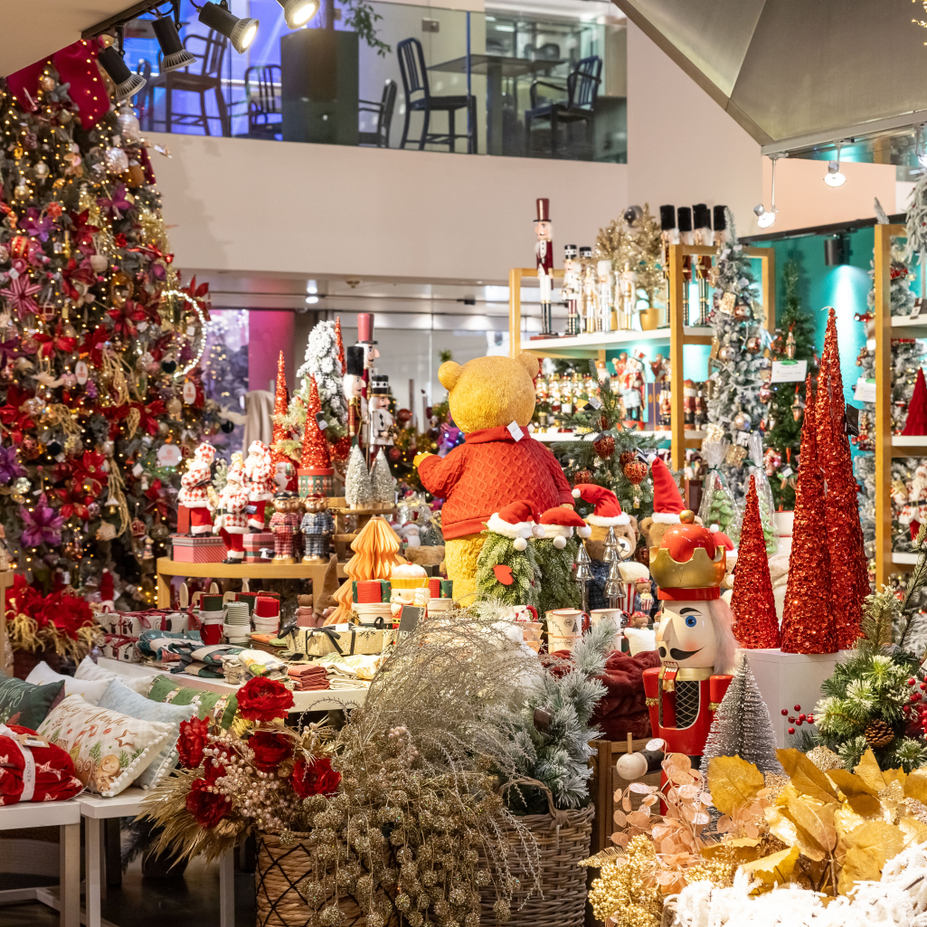 Τα πολυκαταστήματα notos βάζουν τα γιορτινά τους: Οι νέες βιτρίνες είναι γεμάτες λάμψη και vintage glamour διάθεση