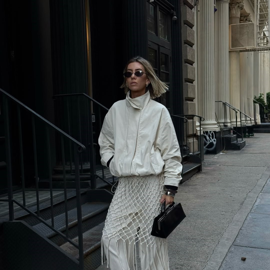 Το chic επαναπροσδιορίζεται: Πώς θα ταιριάξεις τα φορέματα με το πιο απροσδόκητο κομμάτι της γκαρνταρόμπας σου