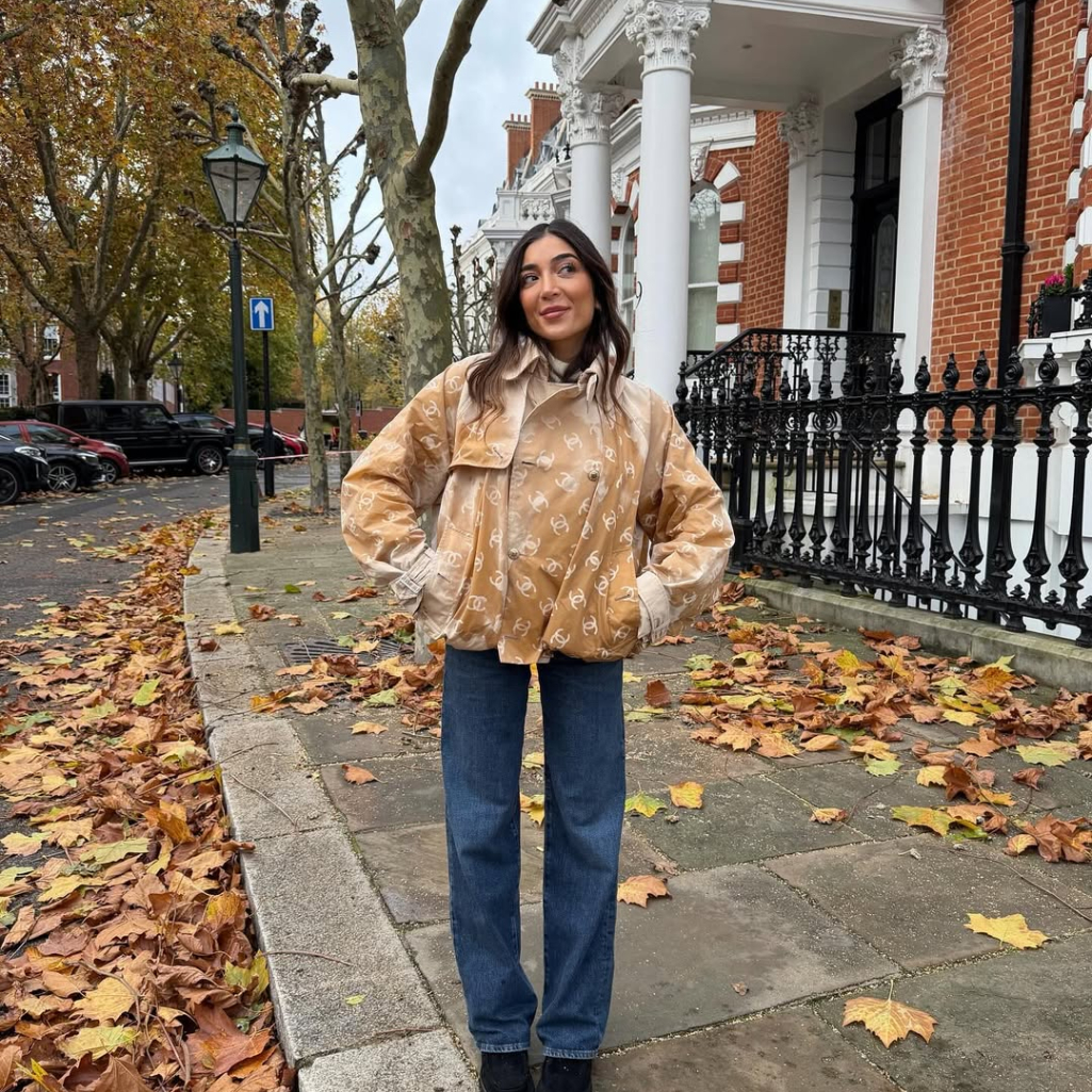 Το viral πανωφόρι του οίκου Chanel είναι ο ορισμός του quiet luxury... μέχρι να βραχεί