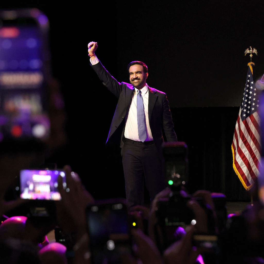 Ζοχράν Μαμντάνι: Ποιος είναι ο 34χρονος δημοκρατικός σοσιαλιστής που έγραψε ιστορία ως ο πρώτος μουσουλμάνος δήμαρχος της Νέας Υόρκης