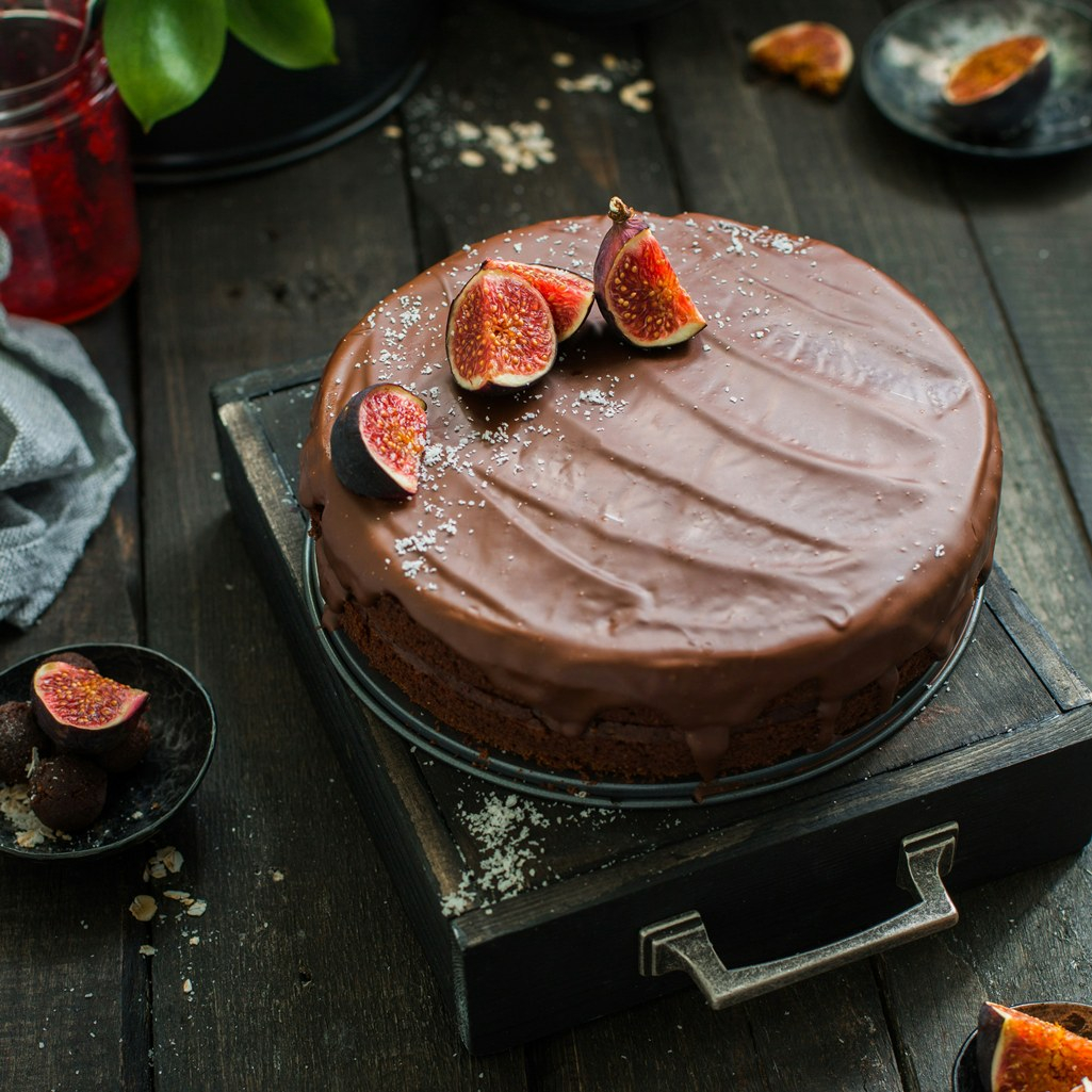 Τούρτα σοκολάτας με 2 μόνο υλικά – Πανεύκολη, γλυκιά και χωρίς ψήσιμο