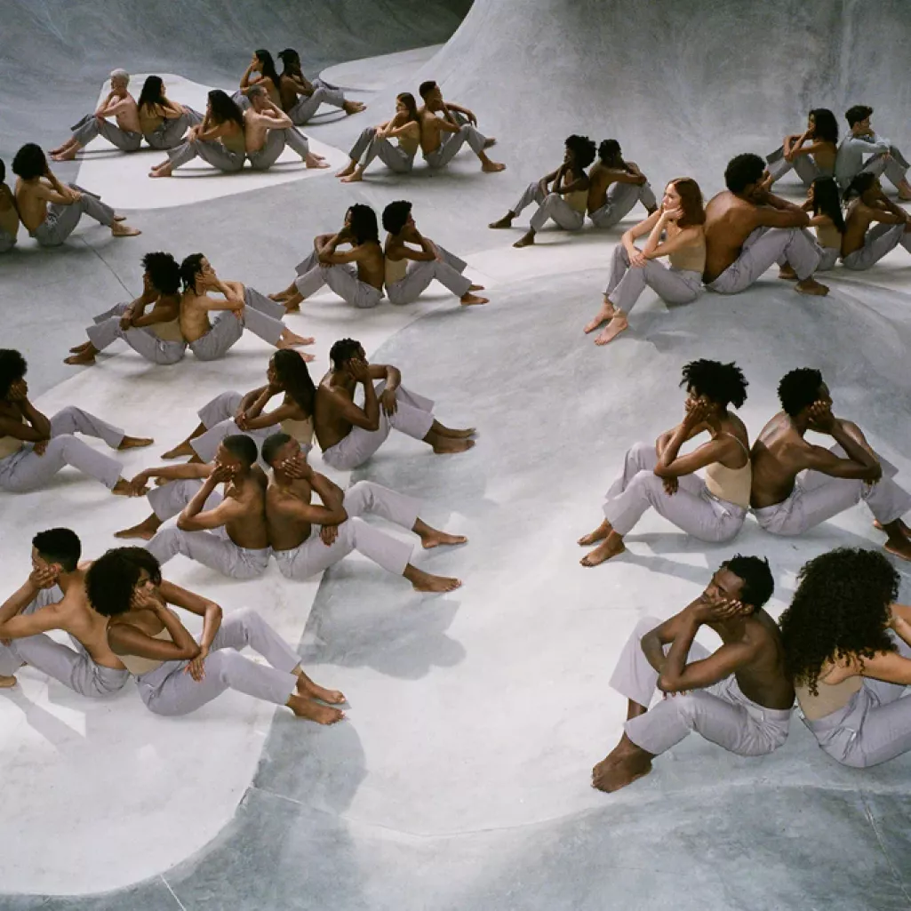 Η ιστορία πίσω από το εμβληματικό «Omini» logo της Kappa – Πώς ένα φωτογραφικό «λάθος» όρισε όλες τις αξίες του brand