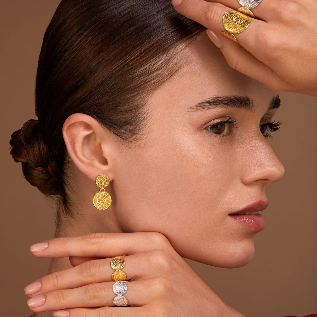 H Artpoint Papasotiriou μεταμορφώνει τον Δίσκο της Φαιστού σε σύμβολο σύγχρονης αισθητικής