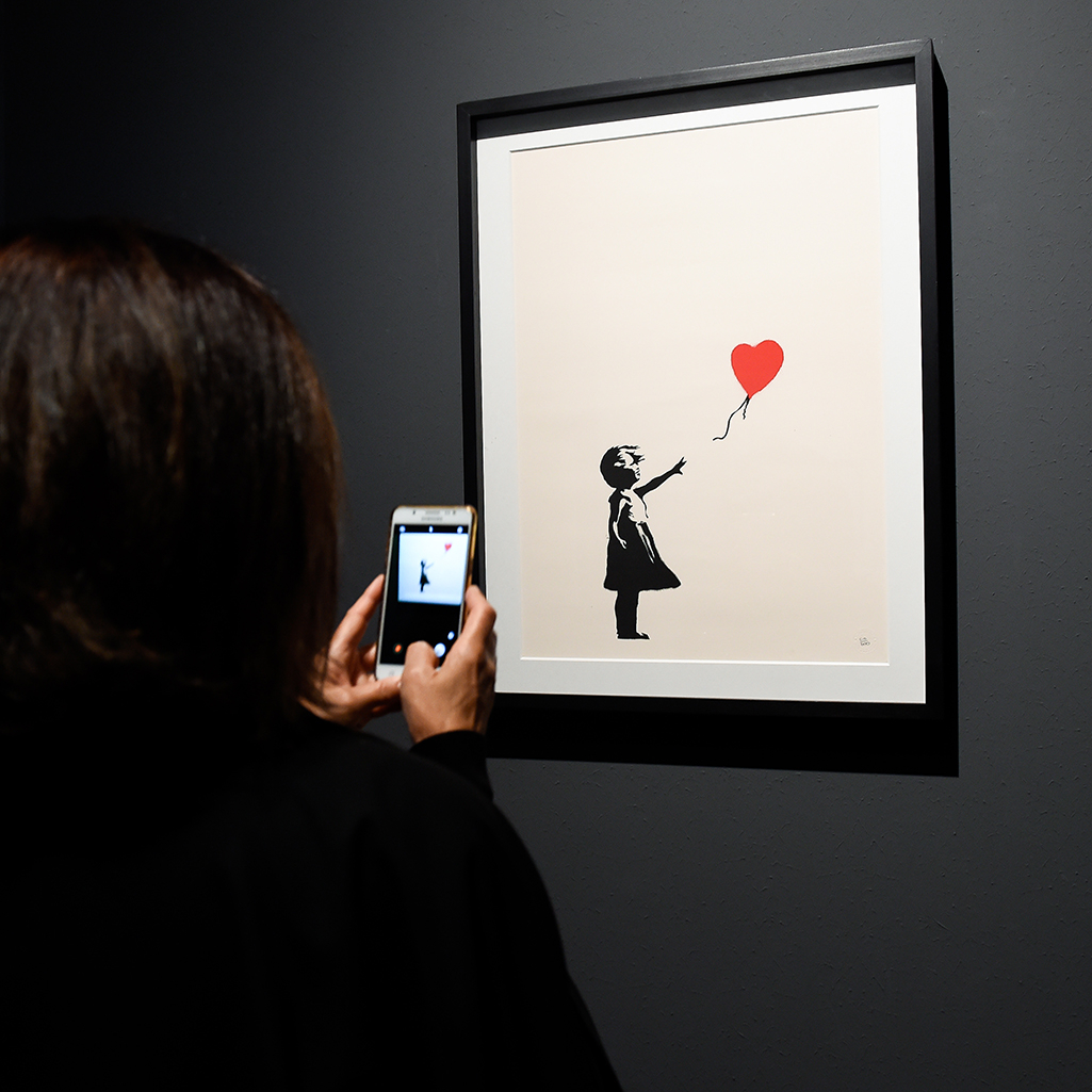 Καταδίκη 13 μηνών φυλάκισης για διάρρηξη σε γκαλερί και κλοπή σπάνιας εκτύπωσης έργου του Banksy