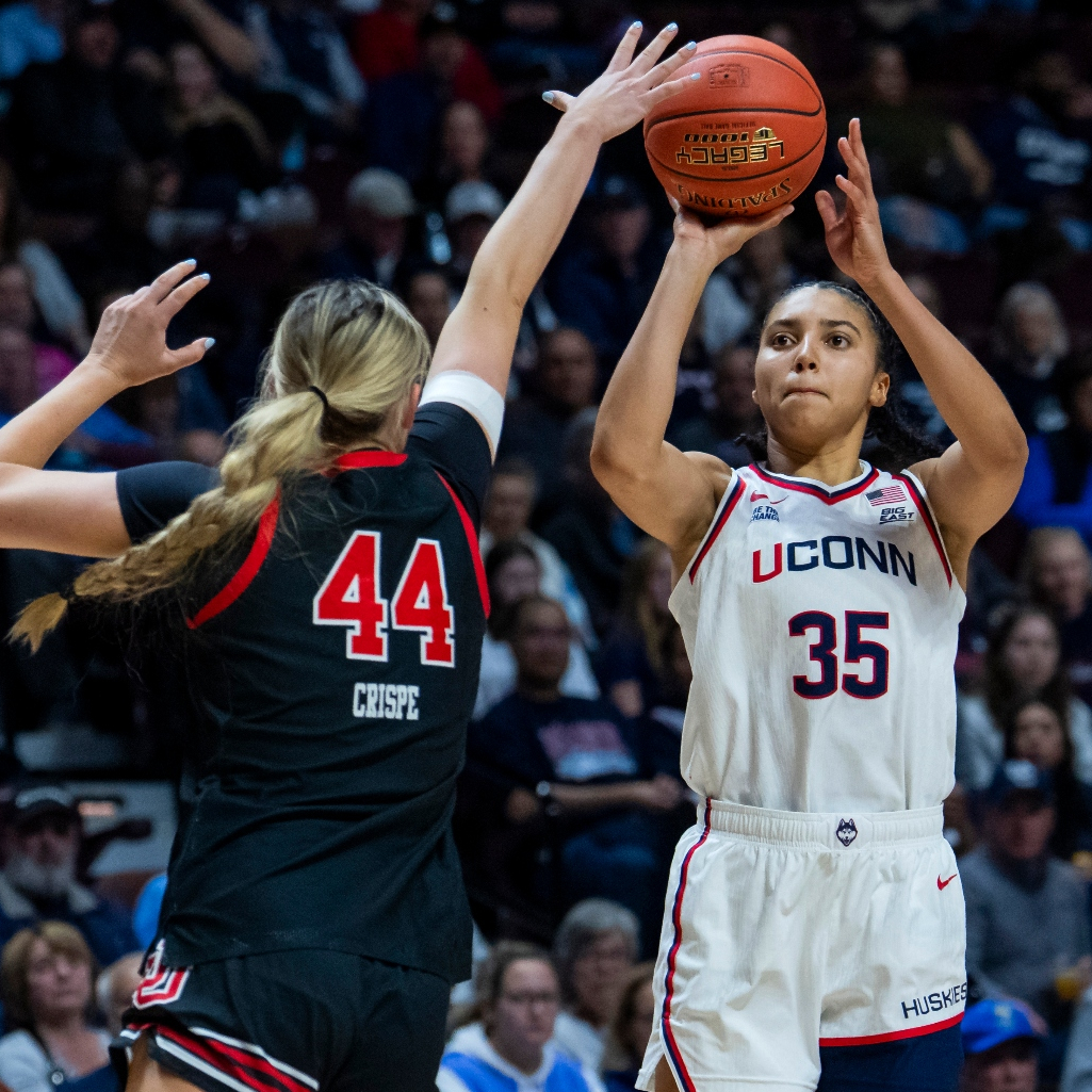 Μετά τα sex toys στο παρκέ, τώρα οι άντρες στοιχηματίζουν στην έμμηνο ρύση των αθλητριών στο μπάσκετ. Καμία ελπίδα