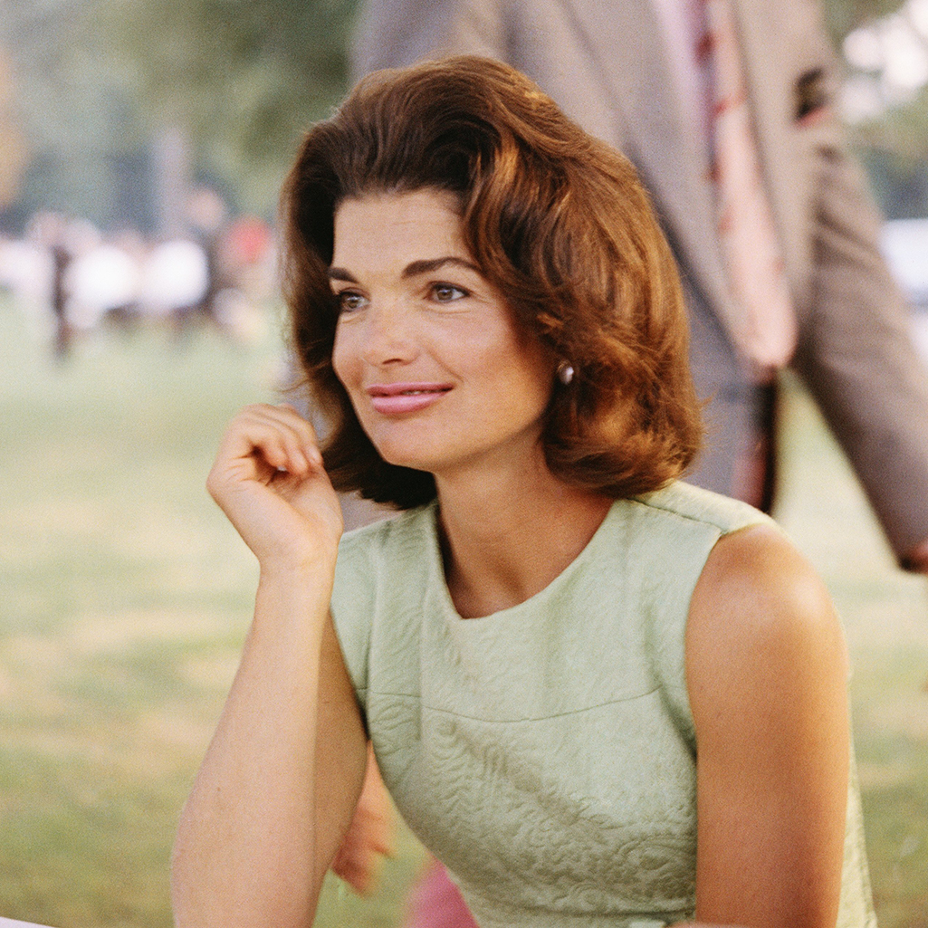 Δημοπρατείται το πασίγνωστο παλτό της Τζάκι Κένεντι από την εκλογική νύχτα του 1960