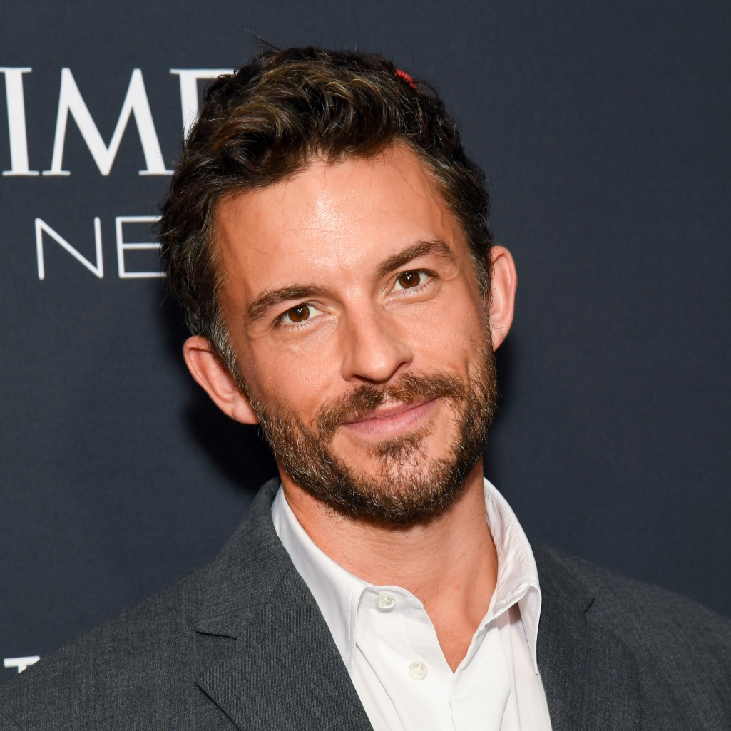 Τζόναθαν Μπέιλι: Ανακηρύχθηκε ο πιο σέξι άνδρας για το 2025 από το περιοδικό People