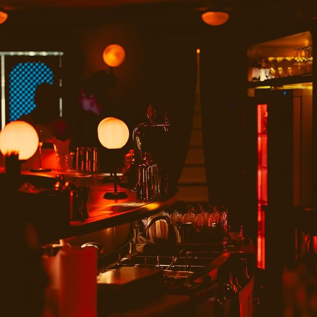 Maggie Cassidy, bar athens