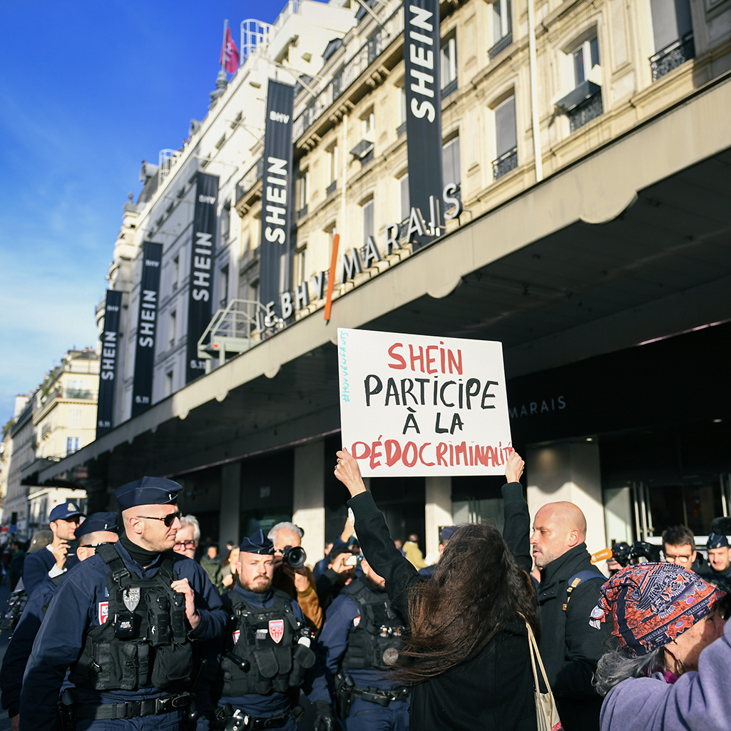 Γαλλία: Στο μικροσκόπιο η Shein με πάνω από 200.000 ελέγχους σε δέματα – Η κυβέρνηση αποφεύγει προς το παρόν την απαγόρευση
