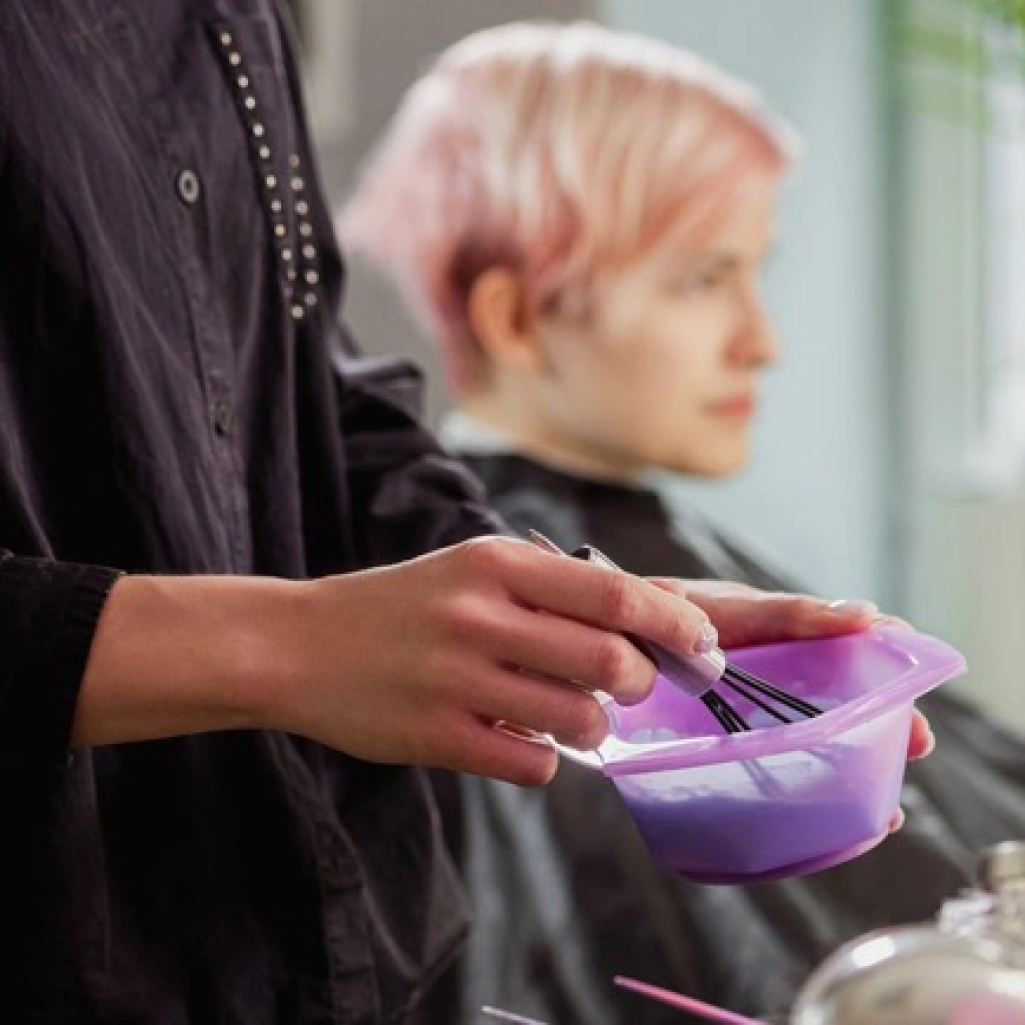 Δείξε μου το κούρεμά σου, να σου πούμε πού μένεις - Κομμωτής "χαρτογραφεί" τα κουρέματα της Αθήνας