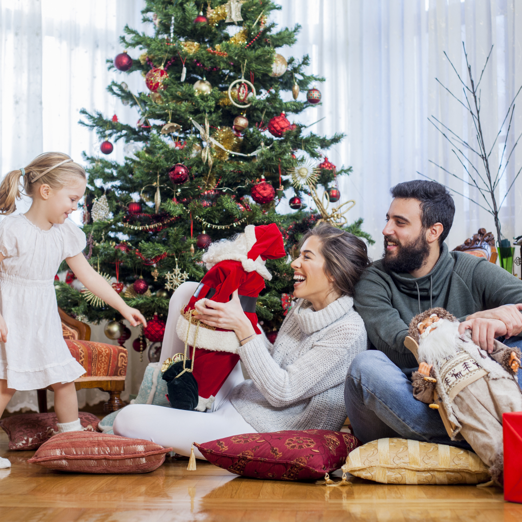 Χριστουγεννιάτικο σπίτι: Σου βρήκαμε τον απόλυτο σύμμαχο για πατώματα που αστράφτουν από καθαριότητα
