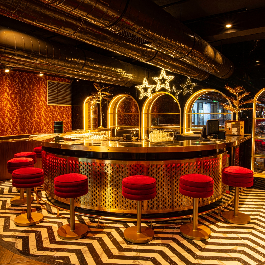 Nice n Easy στον Πύργο του Πειραιά: Ανακαλύψαμε το στέκι που θα κάνει το level up στα φετινά Χριστούγεννα και την Πρωτοχρονιά