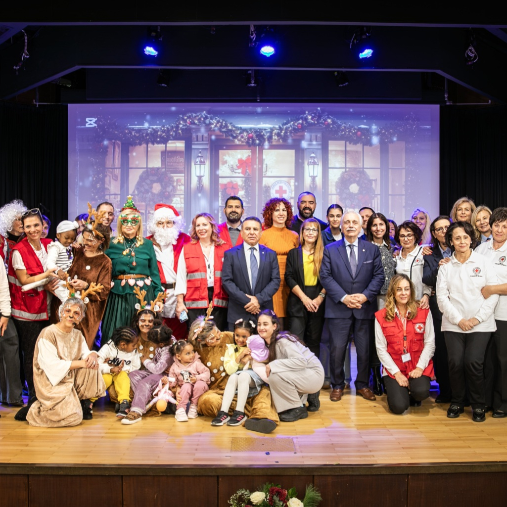 P&G και Ελληνικός Ερυθρός Σταυρός: Μια χριστουγεννιάτικη «αγκαλιά» για τα παιδιά ευάλωτων οικογενειών