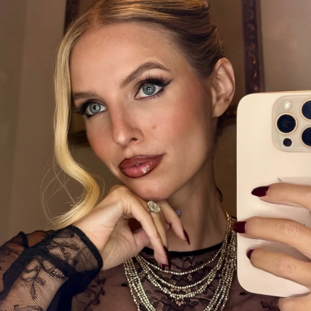 μπορντό νύχια με γκλίτερ