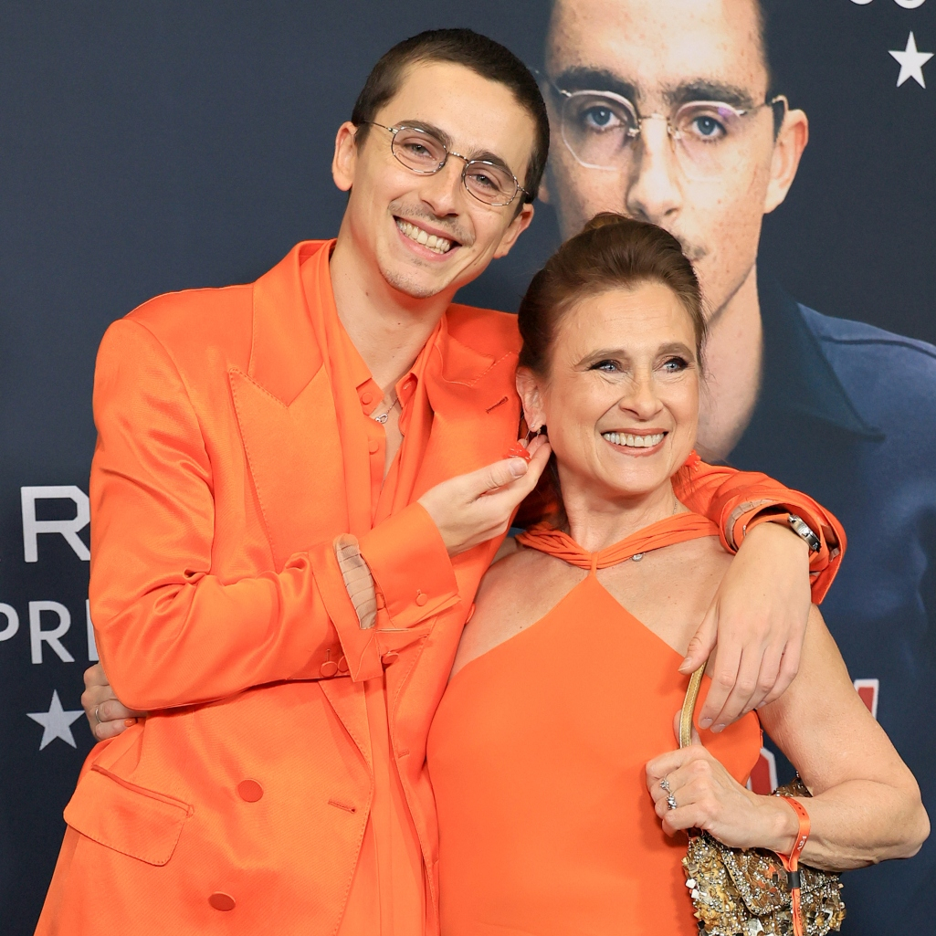 Τιμοτέ Σαλαμέ: Ντύθηκε ασορτί με τη μαμά του, μετά τη matchy - matchy εμφάνιση με την Κάιλι Τζένερ 