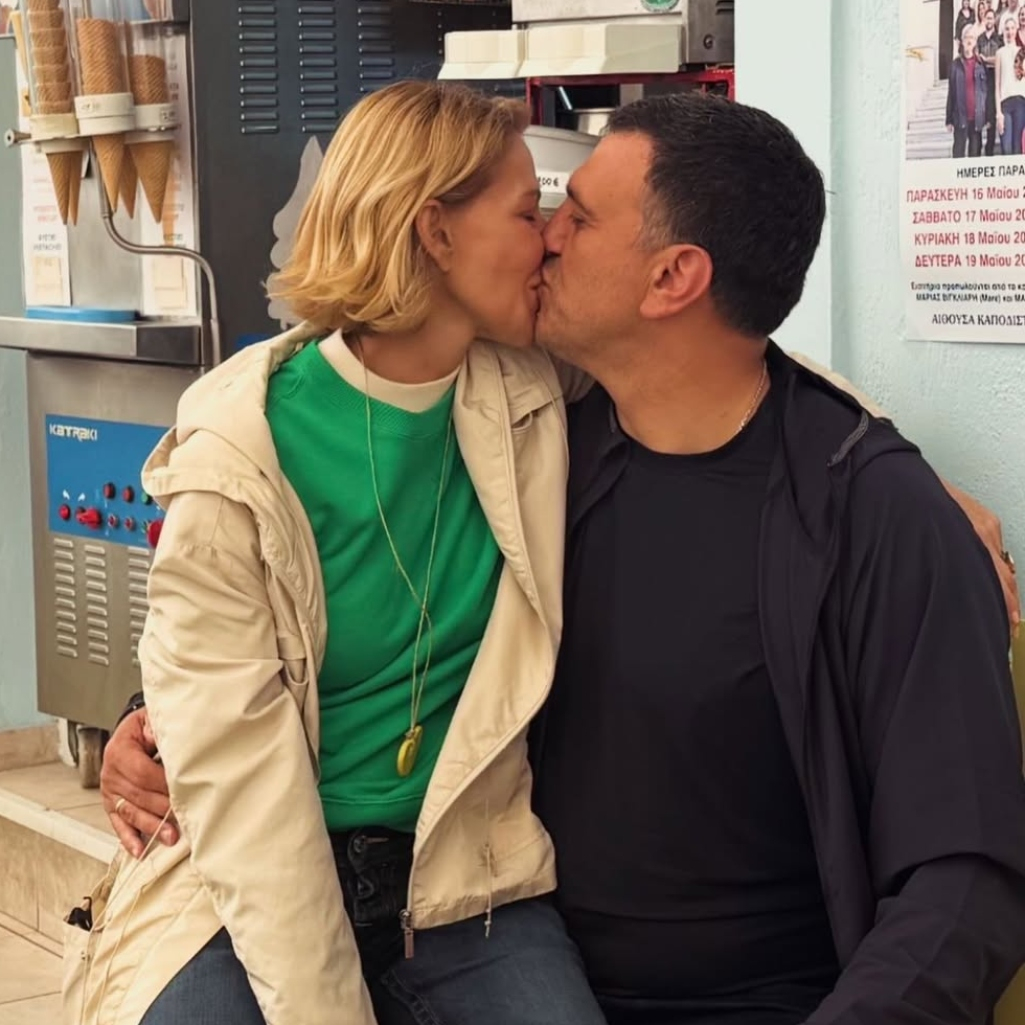 Τζένη Μπαλατσινού: Αποχαιρετά το 2025 με 20 αγαπημένες φωτογραφίες με την οικογένειά της